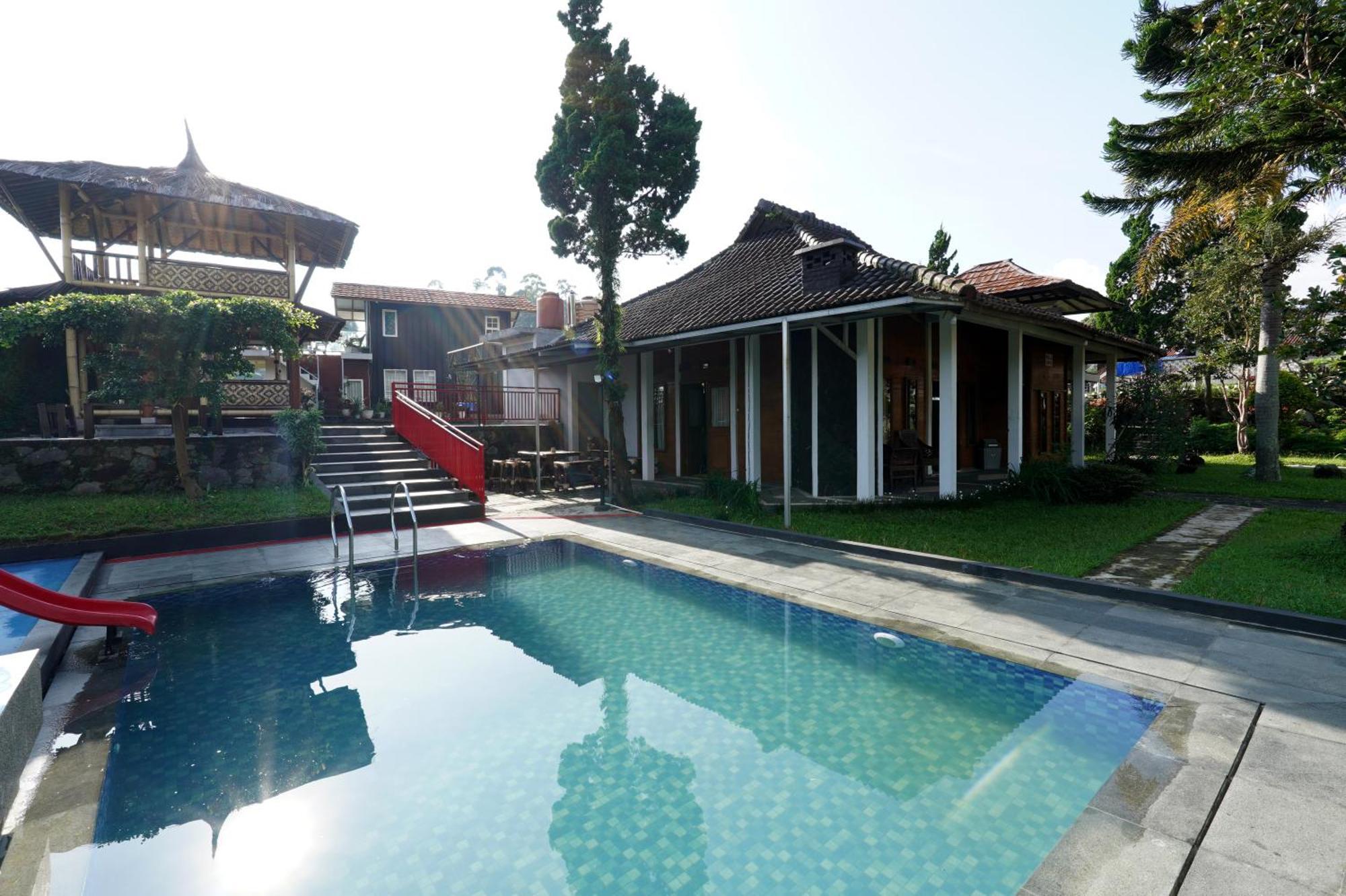 Kayu Ciwidey Villa *
